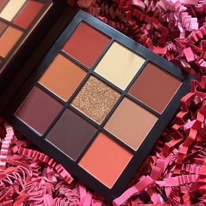 SOLD NEW HUDA BEAUTY Obsessions Palette